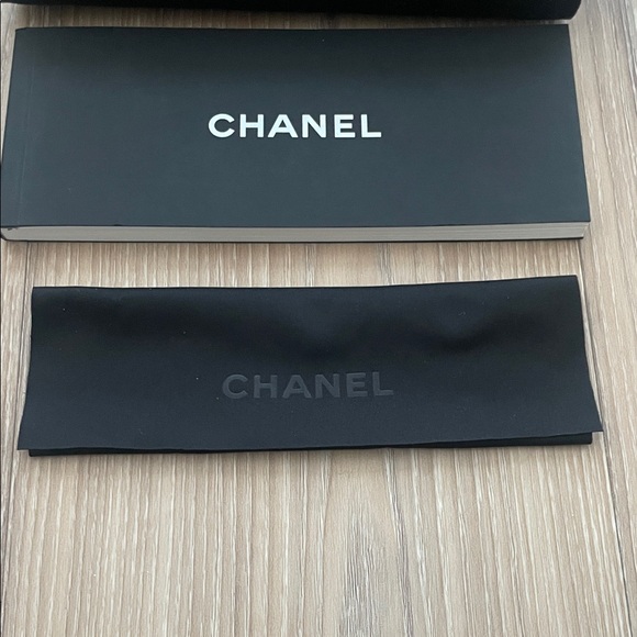CHANEL Black Quilted Sunglasses Case w/ Logo and Box and Dust Cloth - Picture 2 of 7